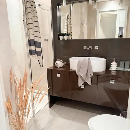 Happy House Apartment *